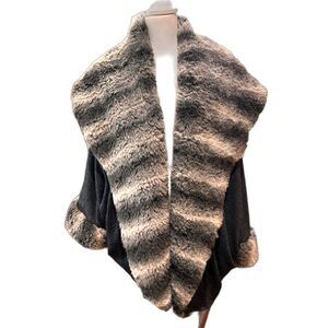 Vintage Adrienne Landau 100% Wool Faux Fur Trim Cape Coat Gray Made in USA OS